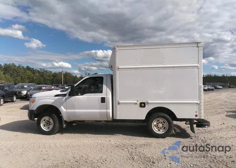2015 Ford F-250 Xl z USA, uszkodzony, nr VIN 1FDBF2B63FED21591